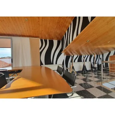 Luxury Rock Tirri *